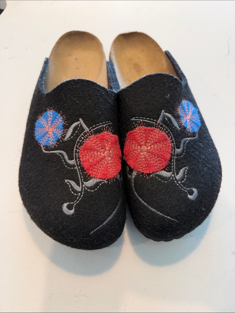 Papillio Birkenstock Black Felt Slip-On Clogs with Floral Detail. Size 40.